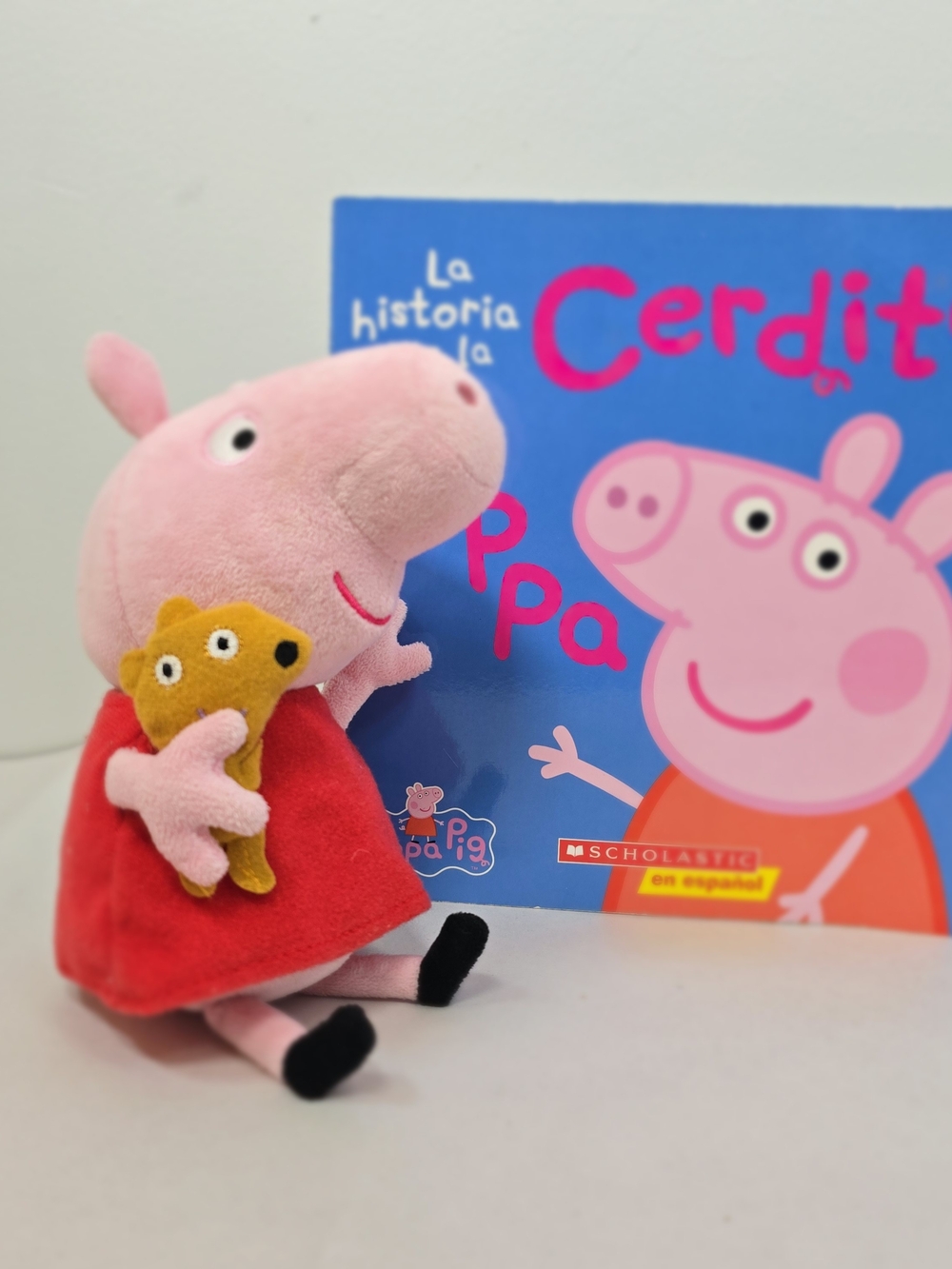 Scholastic Peppa Pig Spanish Book And Plush Toy 3+ Bundle Toy And Book